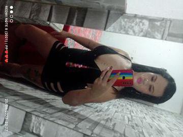 Morena linda charmosa e molhadinha.