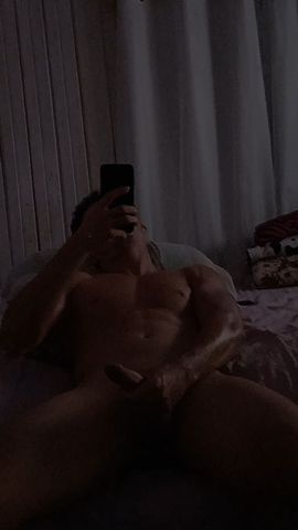 ando uma temporada em CURITIBA. Vindo de muito longe, natural de um lugar quente, queimando de prazer. 