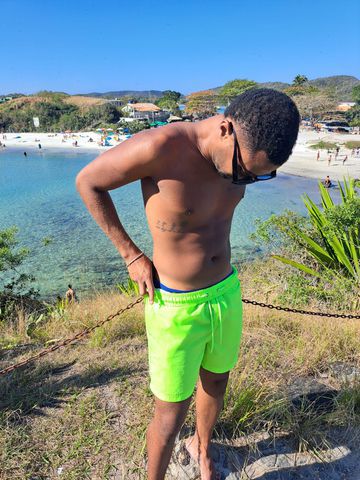 Um corpo no padrão um papo interessante o sexo mas gozante que você sempre pediu novinho cheio de disposição pronto a satisfazer você sou sem frescura beijo na boca trato comi namoradinho educado limpo e bem cheiroso...