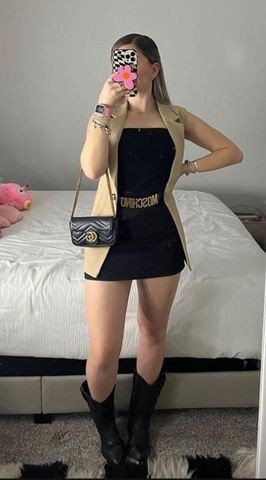 Olá amores! Sou iniciante recém chegada em meia praia . Tenho 21 anos e gosto muito de um sexo quente. Meu oral é babadinho e sem preservativo. Tenho uma ppk linda e faminta. 
Permita-se me conhecer, satisfação garantida com gosto de quero mais.
Recebo dinheiro, pix, ou cartão.
*Apenas hotel, motel e residencial.