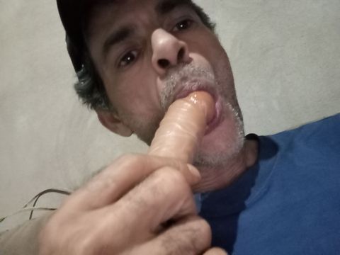 Gostosa demais tenho um cuzinho gostoso bem apertado e gostoso demais que me fode e goza na minha boca pra eu beber tudo meus amores beijos 